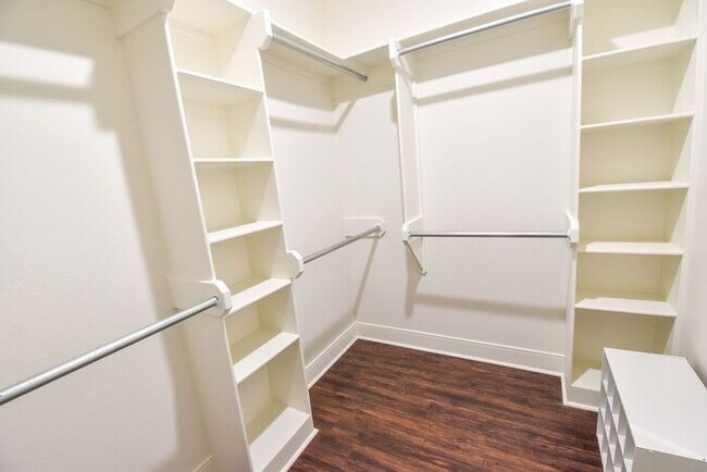 Building Photo - Tour Today! Stunning 4 Bedroom 2 Bath in W...