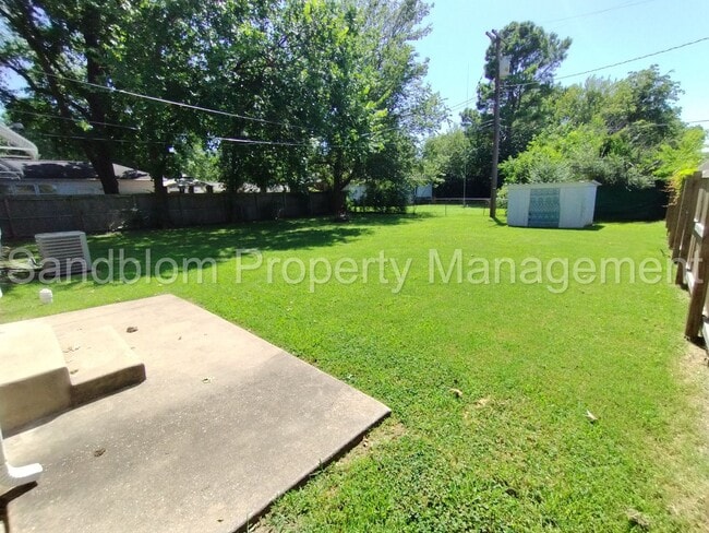 Building Photo - FOR LEASE | Mid-town Tulsa | 2 bed, 1 bath...