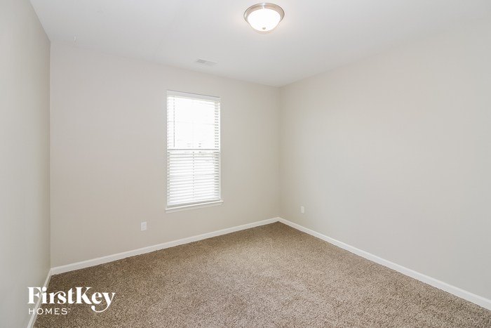 Building Photo - 150 Chesnut Rdg Dr