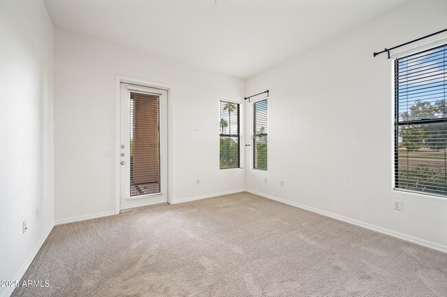 Building Photo - 7027 N Scottsdale Rd