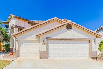 Building Photo - 514 W Redwood Dr