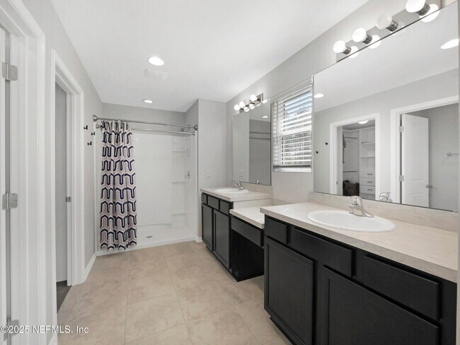 Building Photo - 597 Meadow Ridge Dr