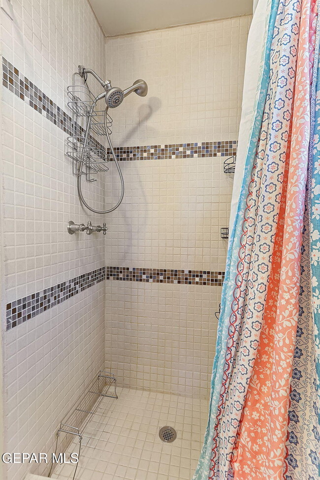 Building Photo - 4713 Sun Valley Dr