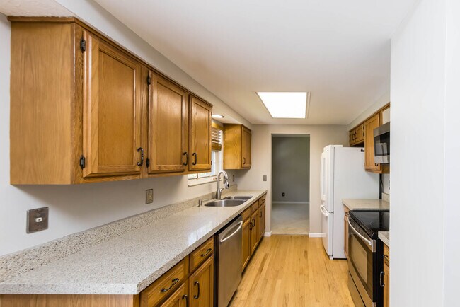 Building Photo - 5952 Sachem Ct