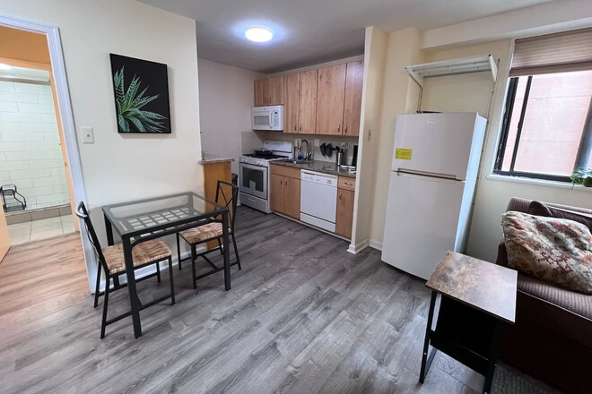 kitchen area - 1420 N St NW