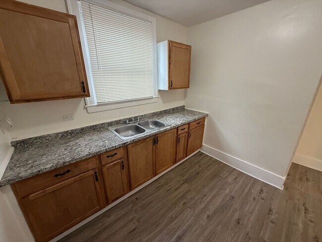 Building Photo - Open House Schedule Mon 9.1.25 @ 12:00pm, ...