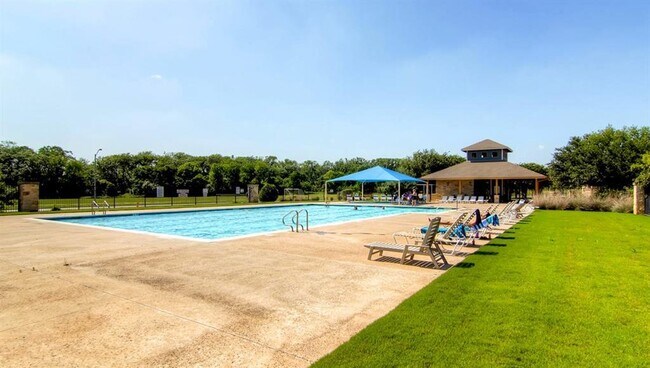 Building Photo - 18401 Friendship Hill Dr