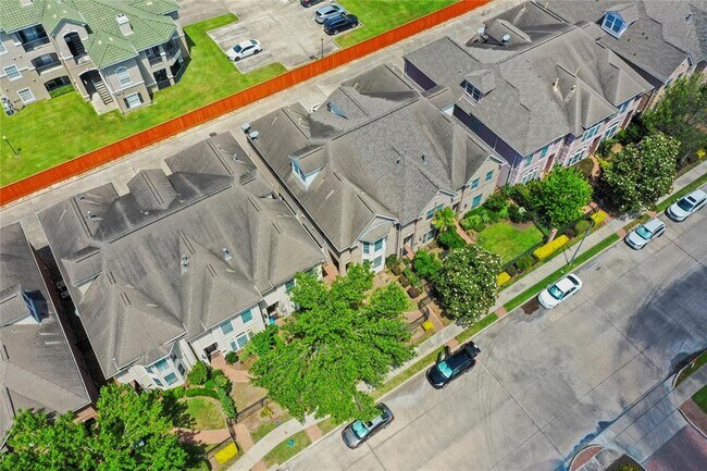Building Photo - 13611 Brookbluff Ln
