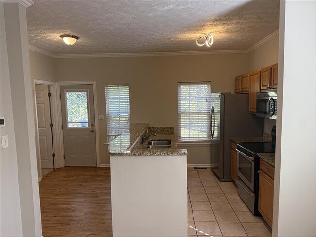 Building Photo - 27 Montgomery St SE