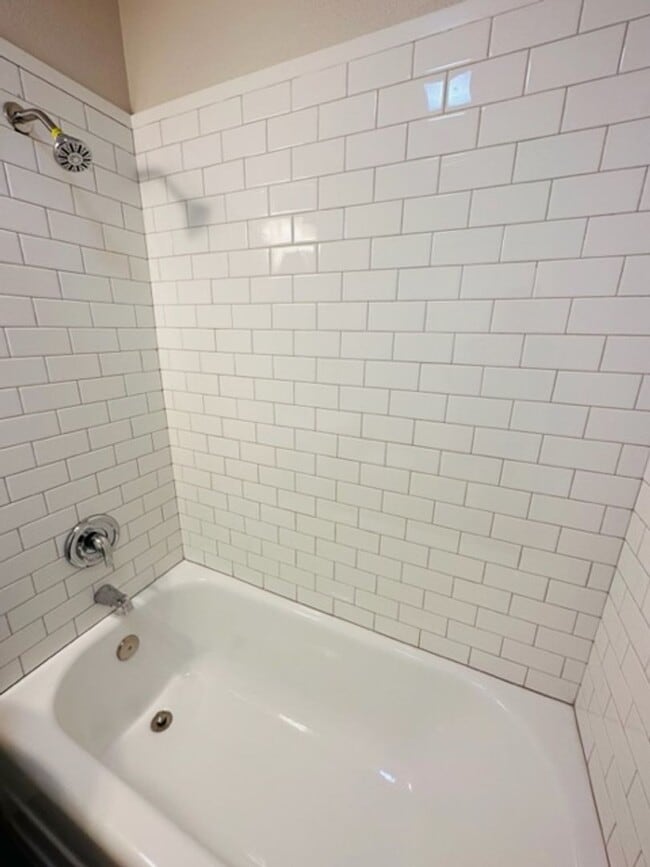 Building Photo - Adorable remodeled in 2023 2 bedroom 1 bathroom duplex available soon!