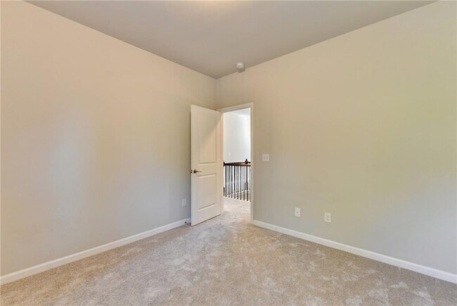 Building Photo - 3860 Grandview Manor Dr