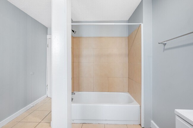 Building Photo - Close Proximity to Clark University!