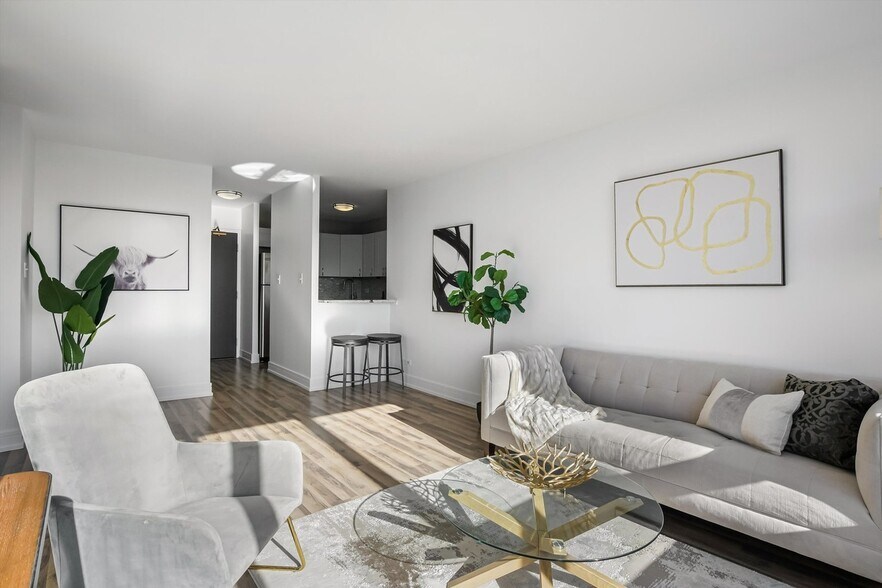 Building Photo - 3930 N Pine Grove Ave