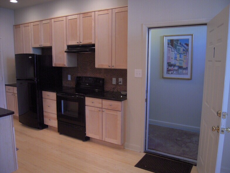 Building Photo - 1448 Newton St NW