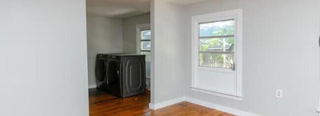 Building Photo - 358 Breamwood Ave