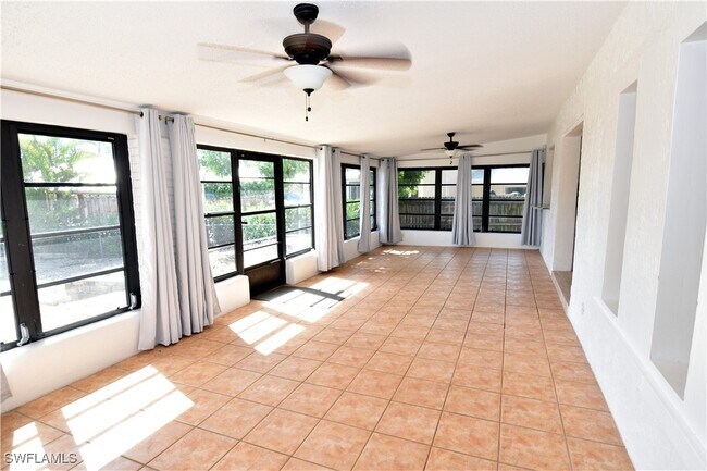 Building Photo - 3461 Lakeview Dr