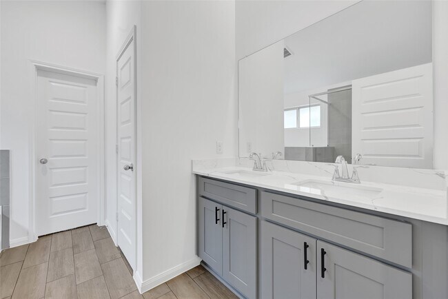 Building Photo - 8043 Cypress Bonsai Dr