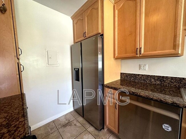 Building Photo - 5328 Newcastle Ave