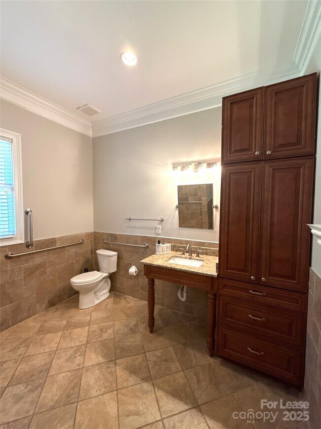 Building Photo - 14019 Thompson Rd