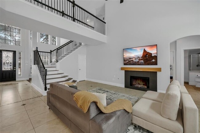 Building Photo - 15714 Stroudwater Ln