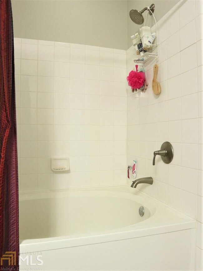 Building Photo - 10 Perimeter Summit Blvd