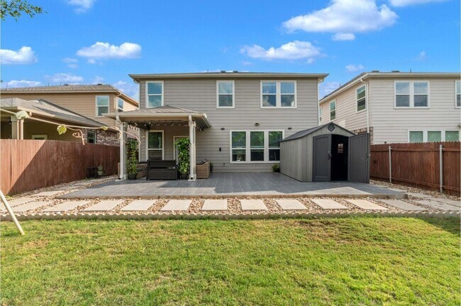 Building Photo - 520 Ayinger Ln