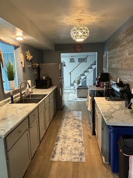 Kitchen - 727 Madison St