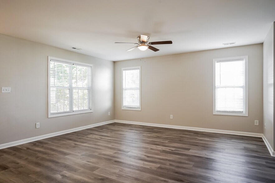 Building Photo - 3206 Hayling Dr
