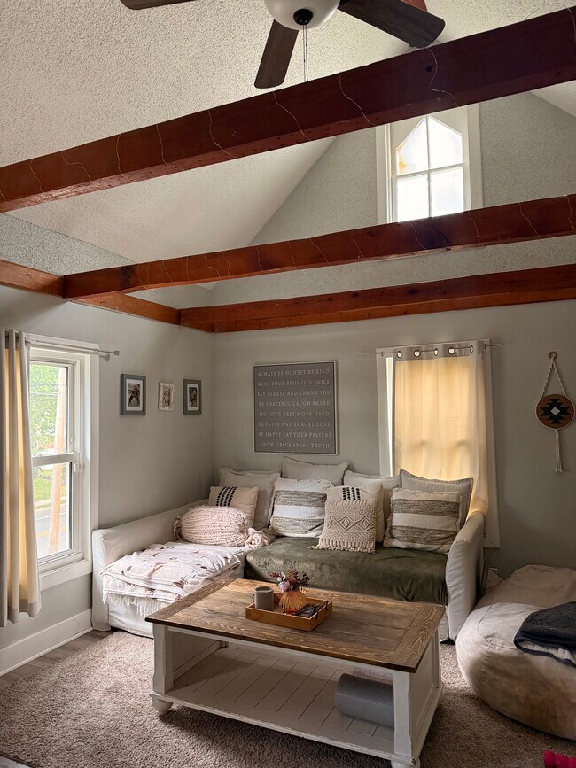 Building Photo - 1015 N Main St