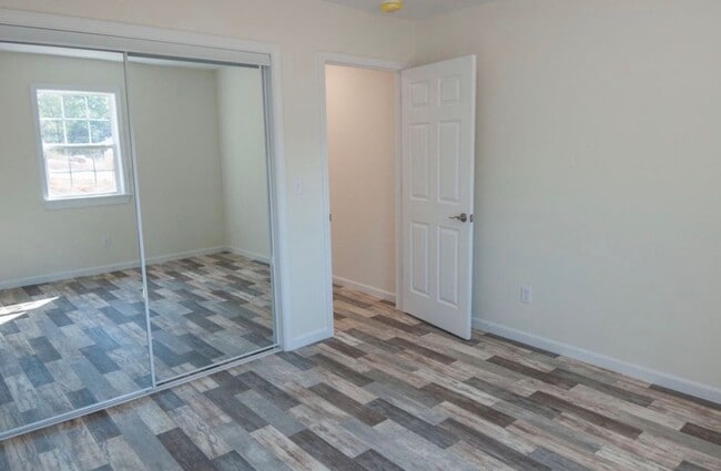 Building Photo - New 4 Bed / 3 bath in Pocahontas Available Now!