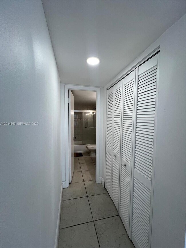 Building Photo - 6545 Indian Creek Dr