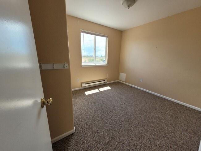 Building Photo - 912 E Symons St