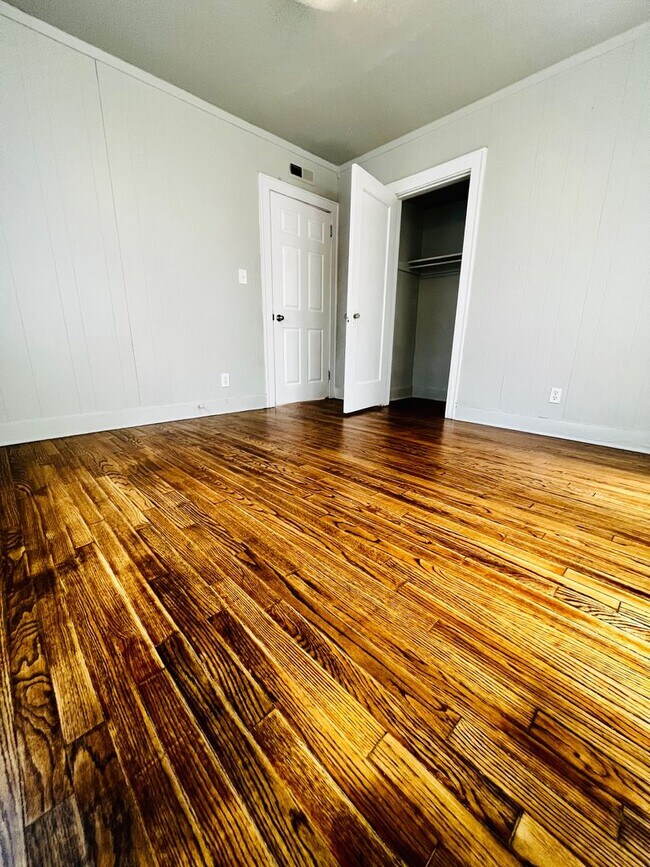 Building Photo - Updated 1BD 1BA Duplex in Mesta Park!