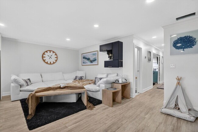 Building Photo - 212 High Point Blvd