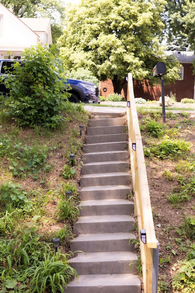 Building Photo - 2919 Elm St