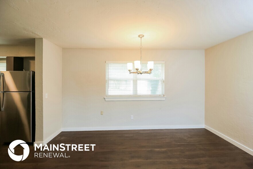 Building Photo - 1828 Sunrise Dr