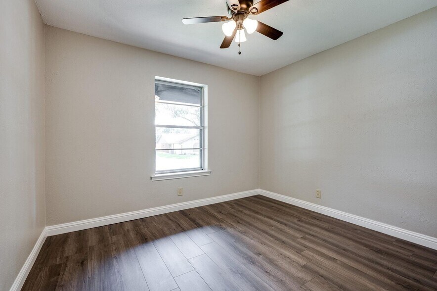 Building Photo - 724 Toni Dr