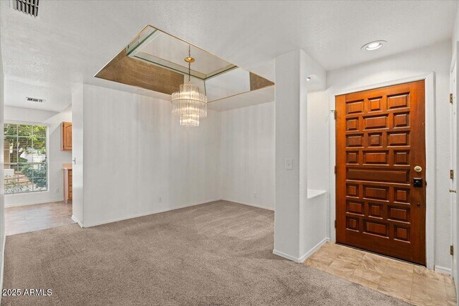 Building Photo - 5200 S Lakeshore Dr