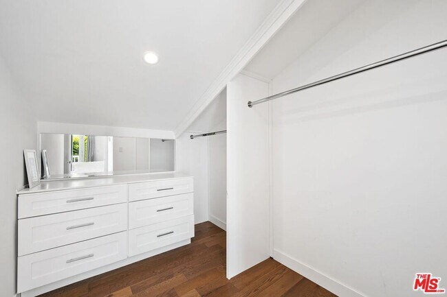 Building Photo - 400 Chautauqua Blvd