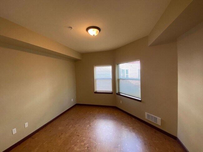 Building Photo - 259 W Bakerview Rd