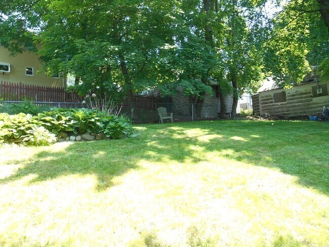 7000 sq ft lot - 8 Proctor St