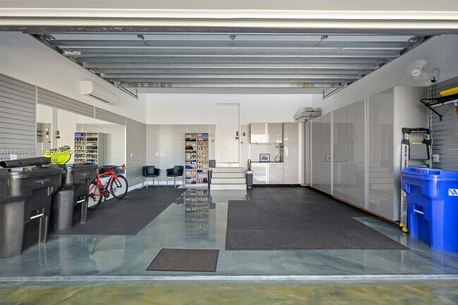 Building Photo - 3260 NE 165th St