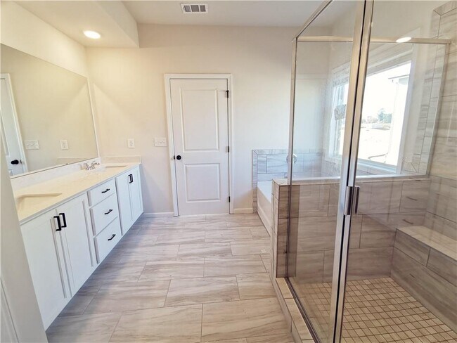 Building Photo - 38 Longhorn Wy