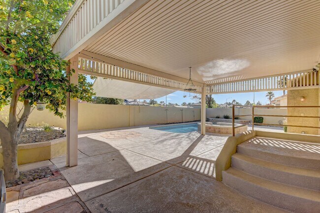 Building Photo - 5 bed / 3 bath / 3 car with Pool & Spa