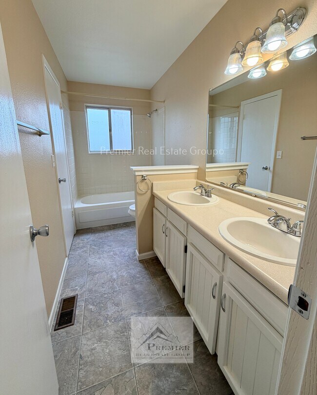 Building Photo - 6156 Del Paz Dr
