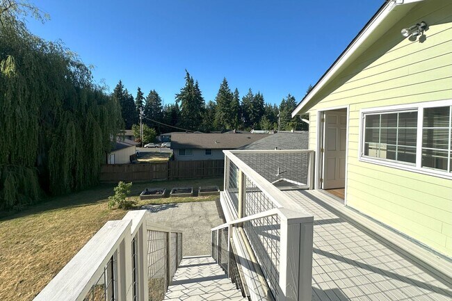 Building Photo - Bright and spacious 5bd 2 ba house in Edmo...