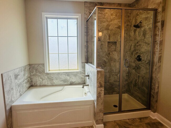 Building Photo - Incredible views 4 bed / 2.5 bath, master on main