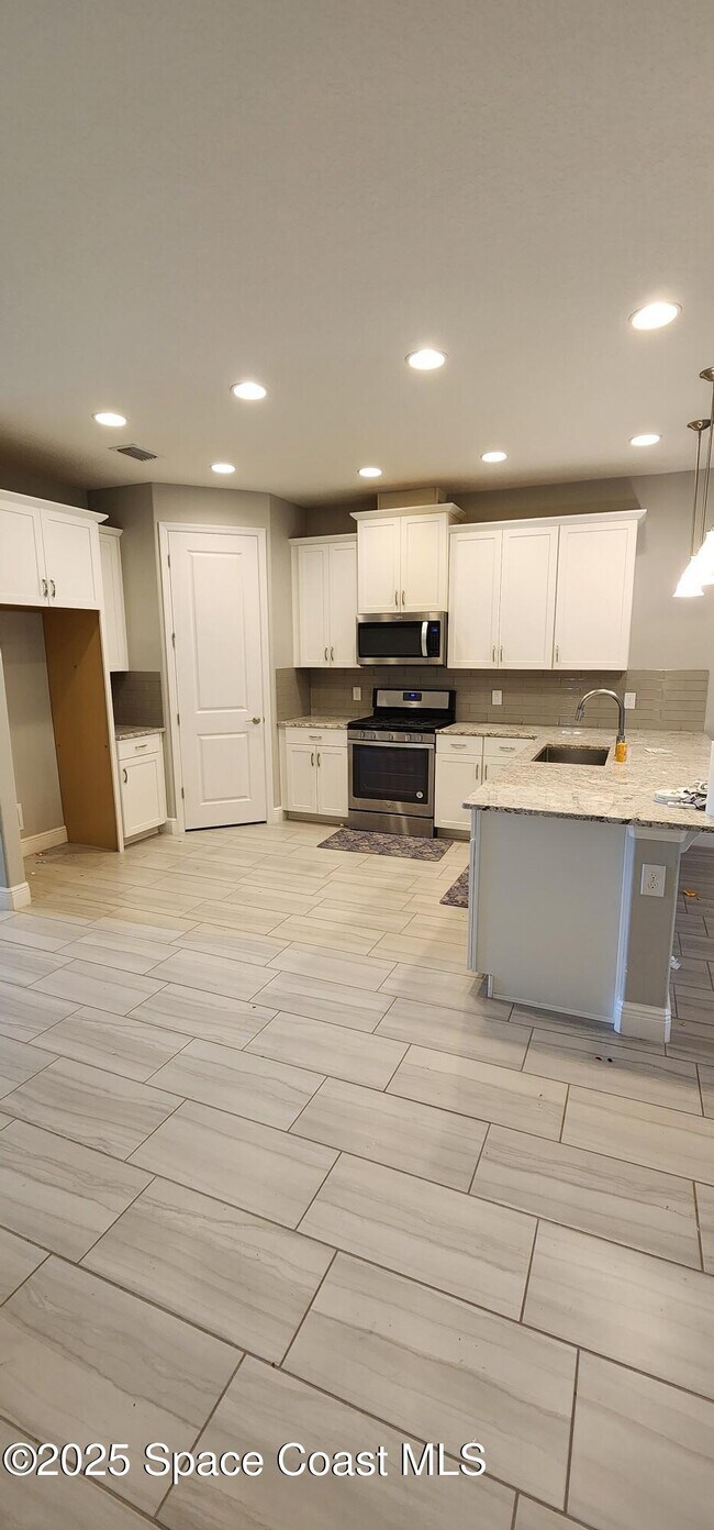 Building Photo - 7308 Bluemink Ln