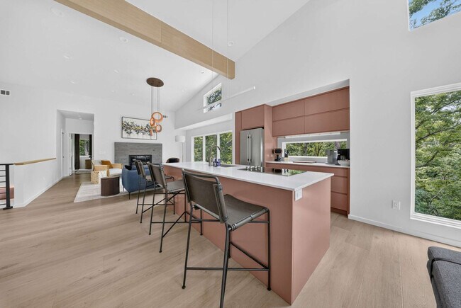Building Photo - 6 Ridgewell Ln