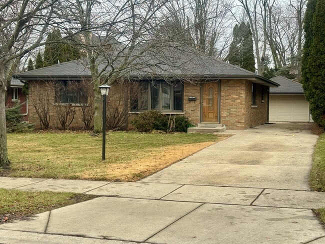 Primary Photo - 141 Warren Ave